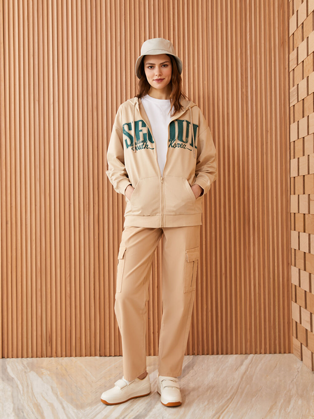 Bej Kapüşonlu Baskılı Uzun Kollu Oversize Kadın Spor Hırka-2