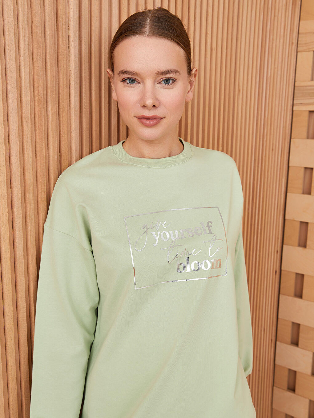 تونيك سويتشيرت نسائي بطباعة بياقة دائرية وكم طويل-1