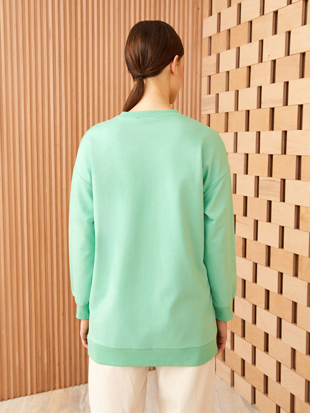 تونيك كنزة رياضية سادة برقبة دائرية وكم طويل للسيدات-4