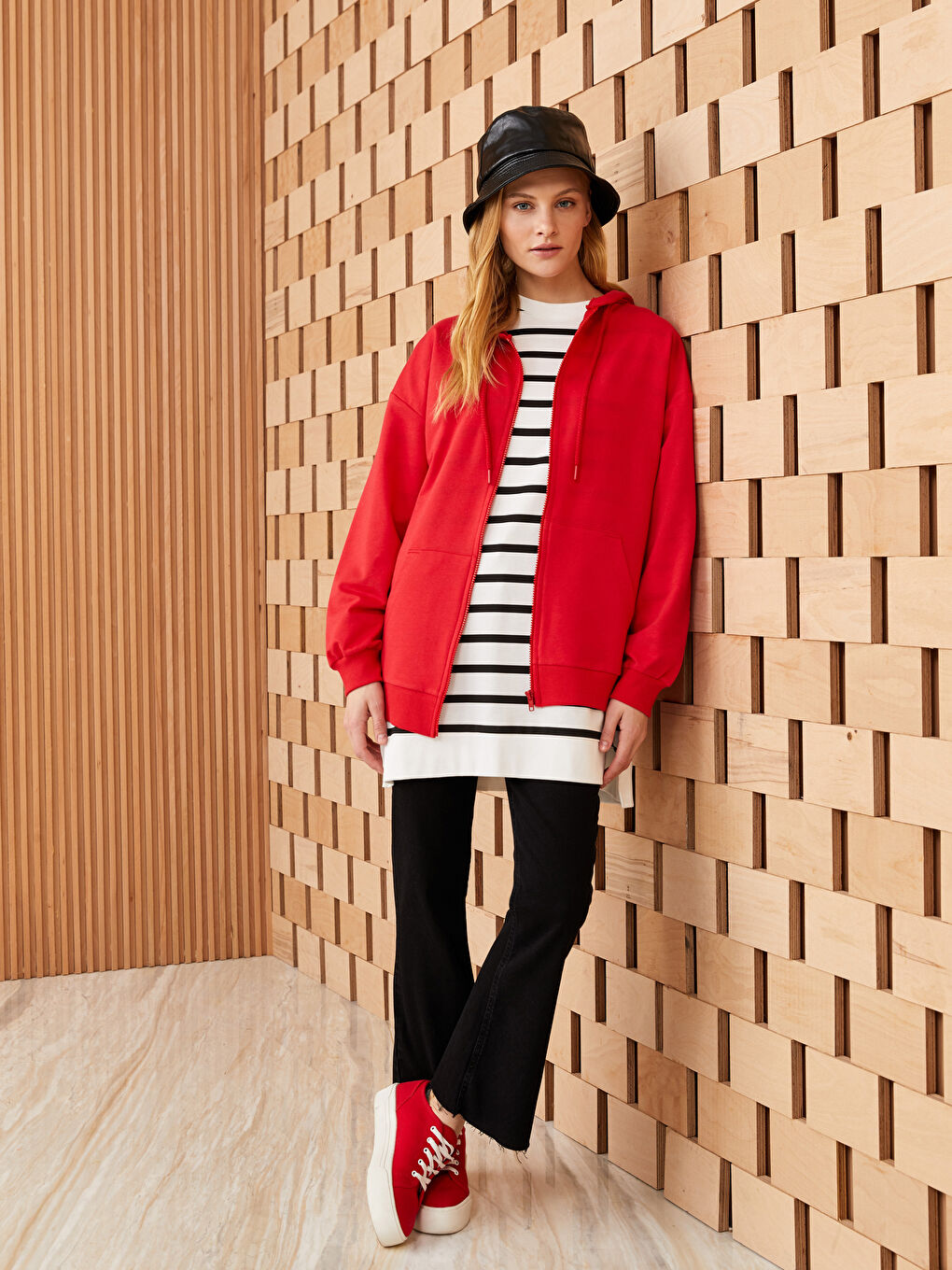 Kırmızı Kapüşonlu Düz Uzun Kollu Oversize Kadın Spor Hırka-2