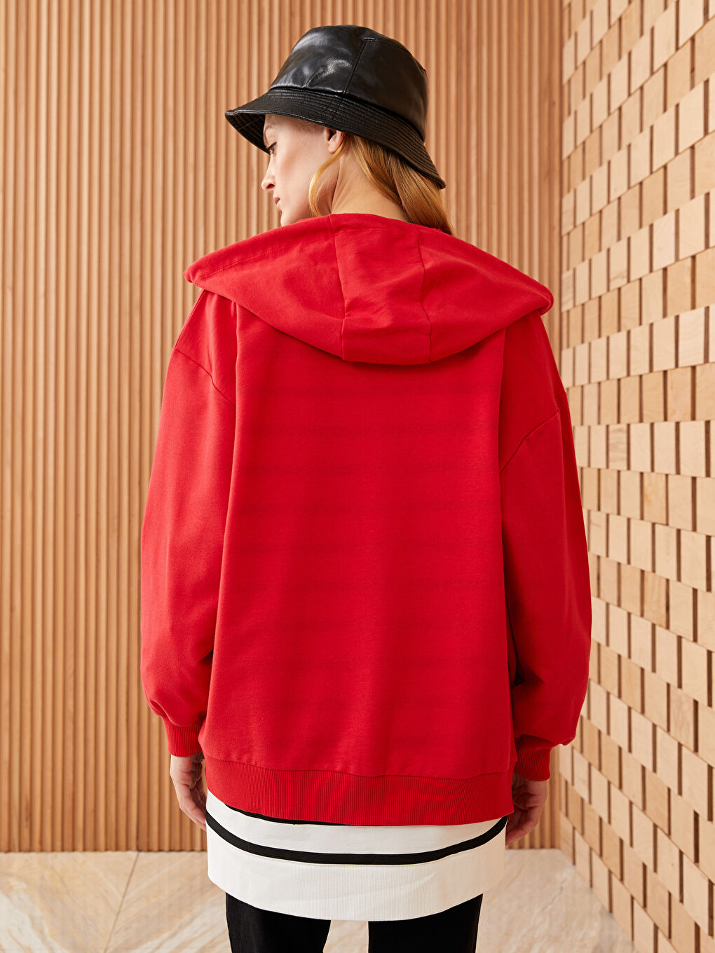 Kırmızı Kapüşonlu Düz Uzun Kollu Oversize Kadın Spor Hırka-4