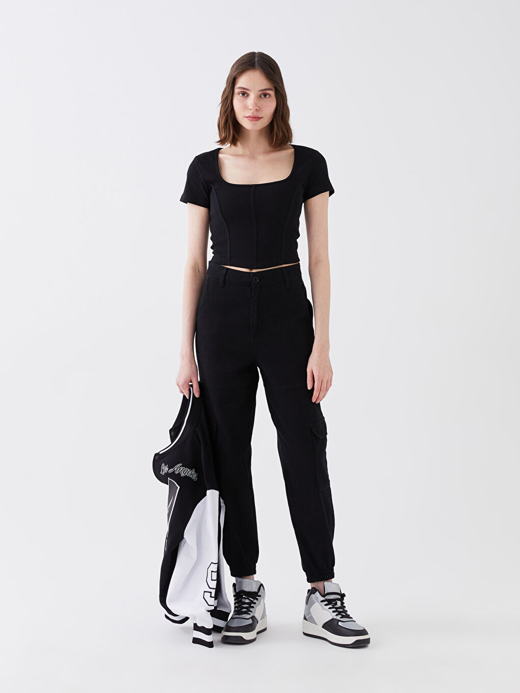 Siyah Kare Yaka Düz Kısa Kollu Kadın Crop-2