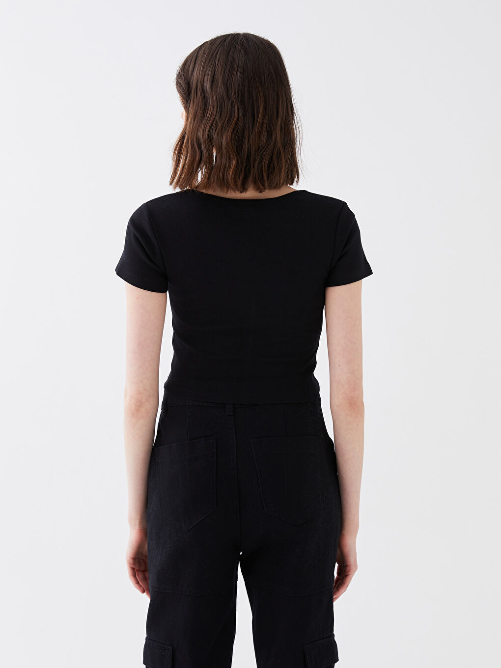 Siyah Kare Yaka Düz Kısa Kollu Kadın Crop-4