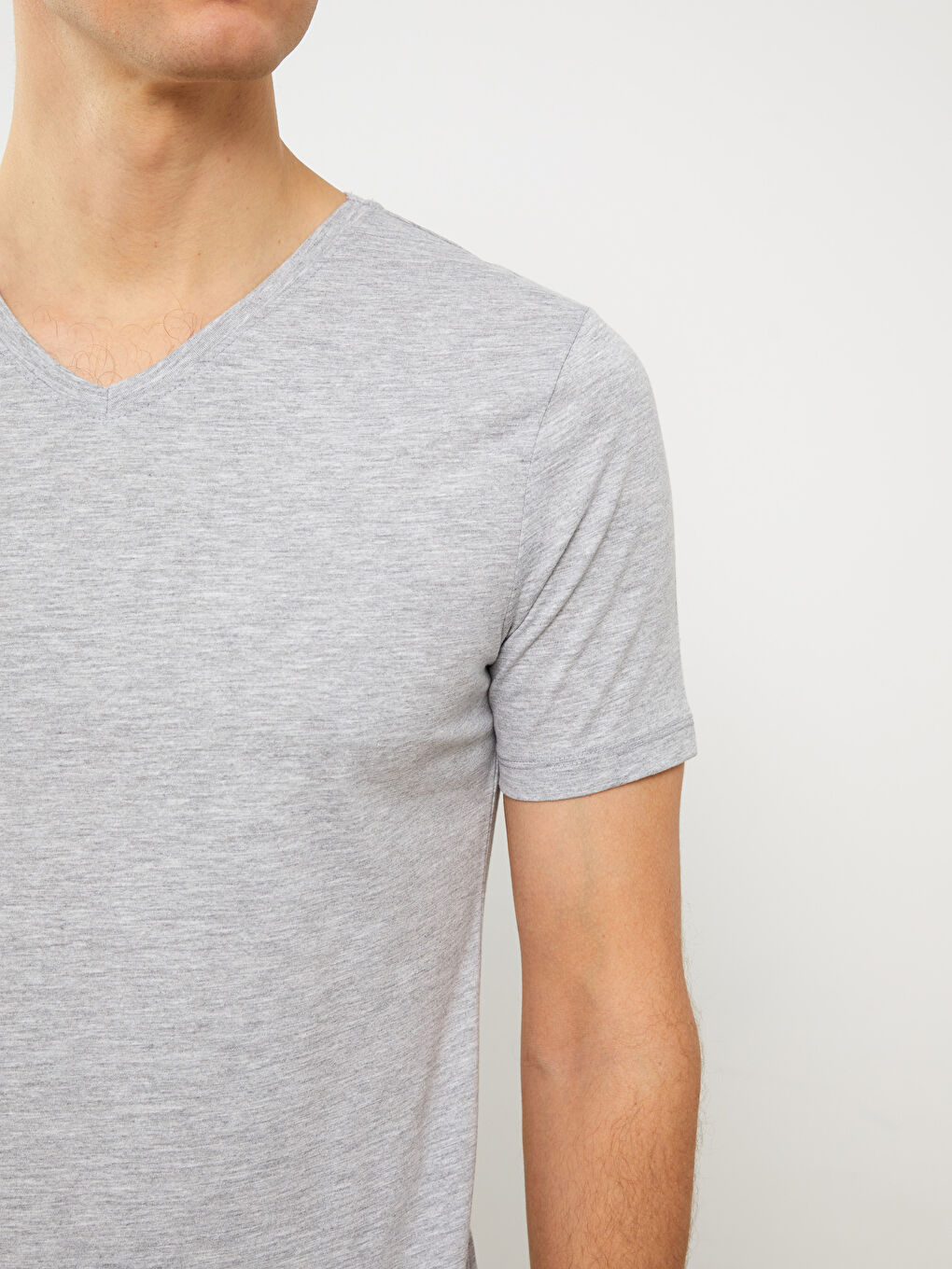 Gri V Yaka Kısa Kollu Erkek Atlet-3