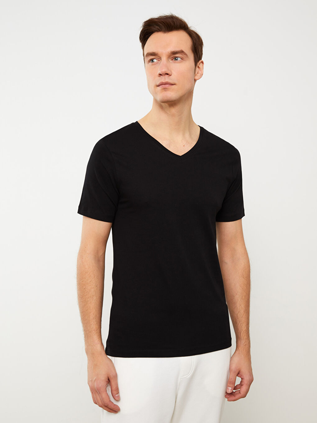 Siyah V Yaka Kısa Kollu Erkek Atlet