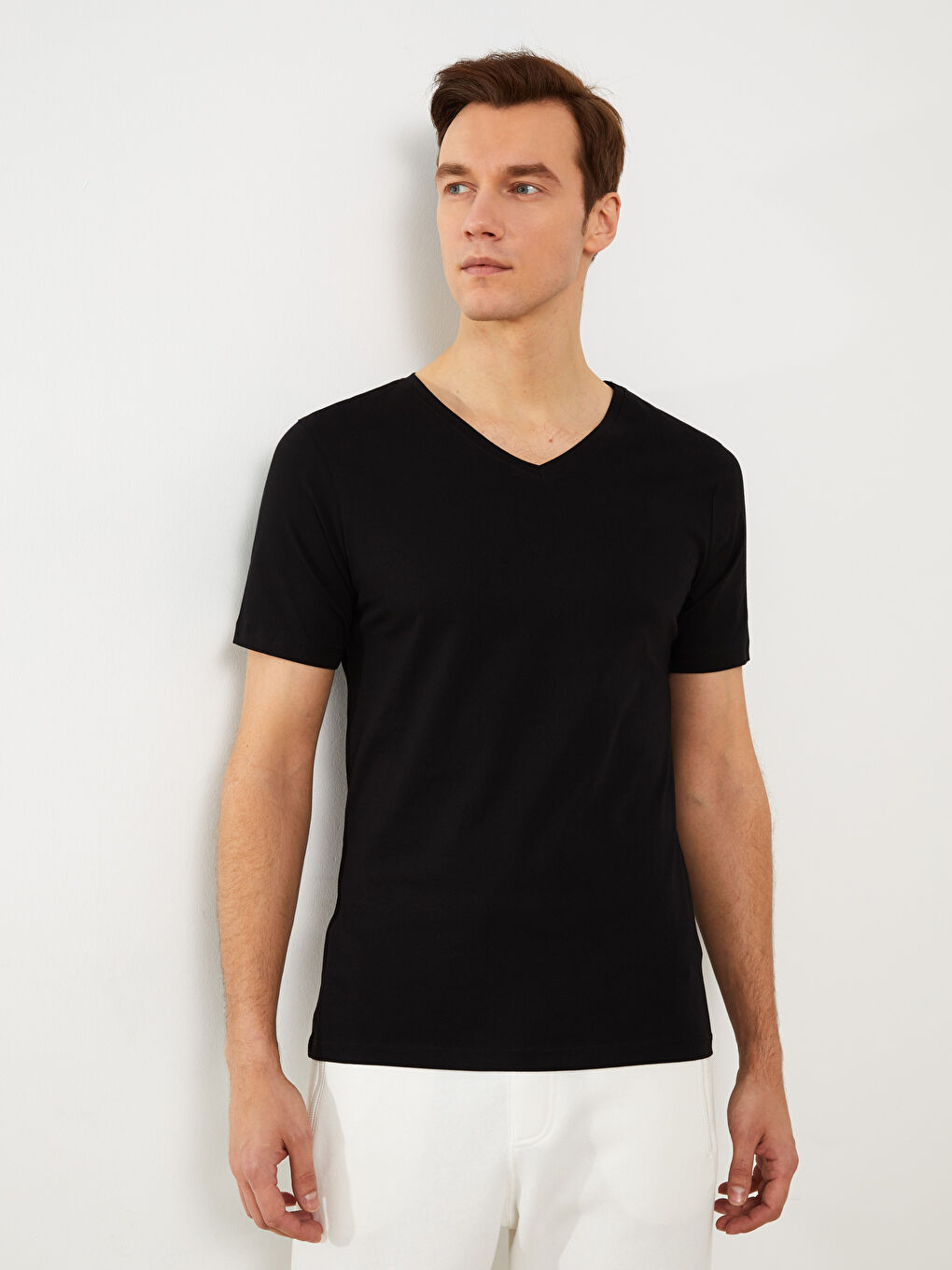 Siyah V Yaka Kısa Kollu Erkek Atlet-1