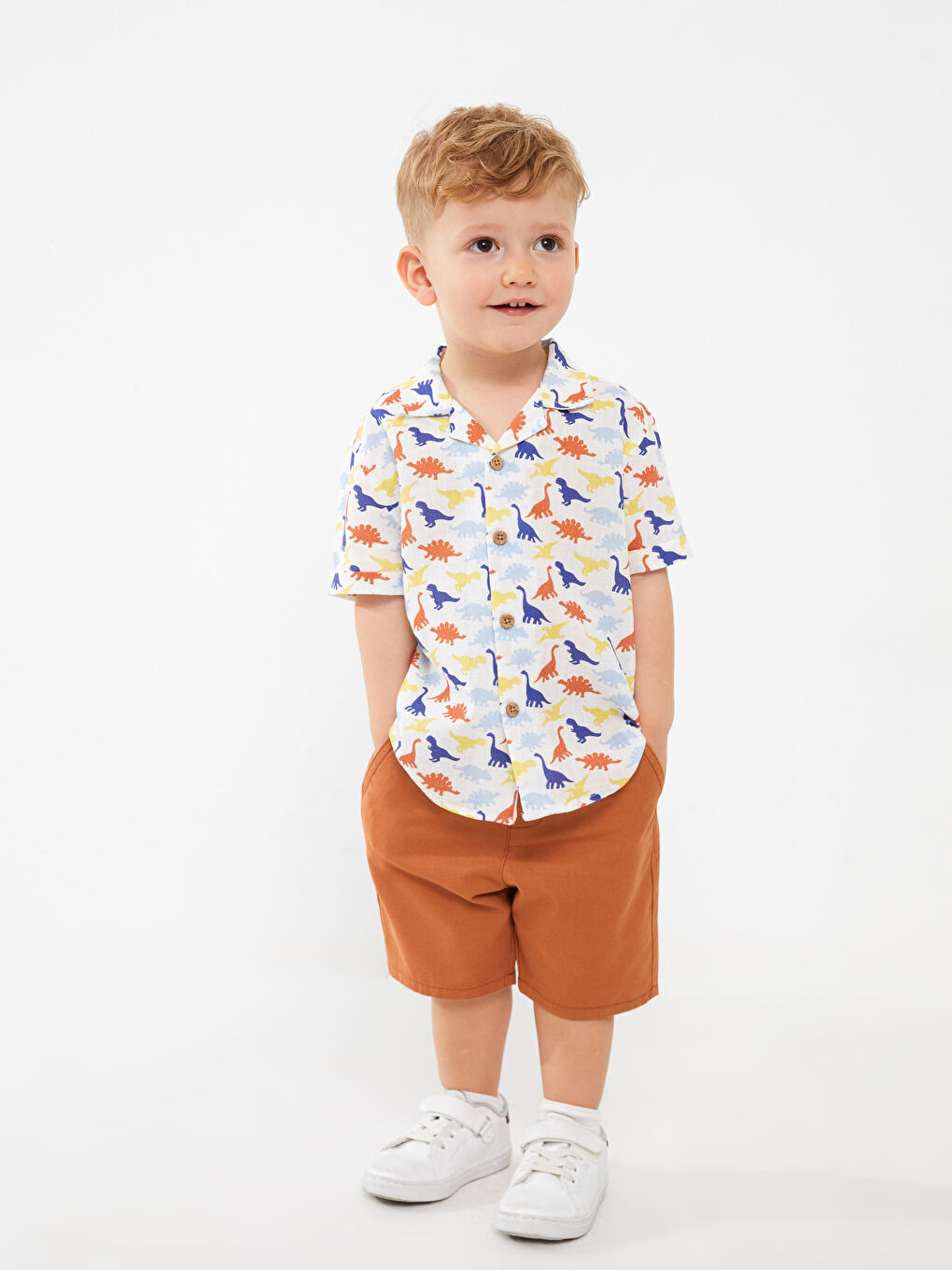 طقم قميص كم قصير مطبوع وشورت للأولاد الرضع - عبوة من قطعتين-1