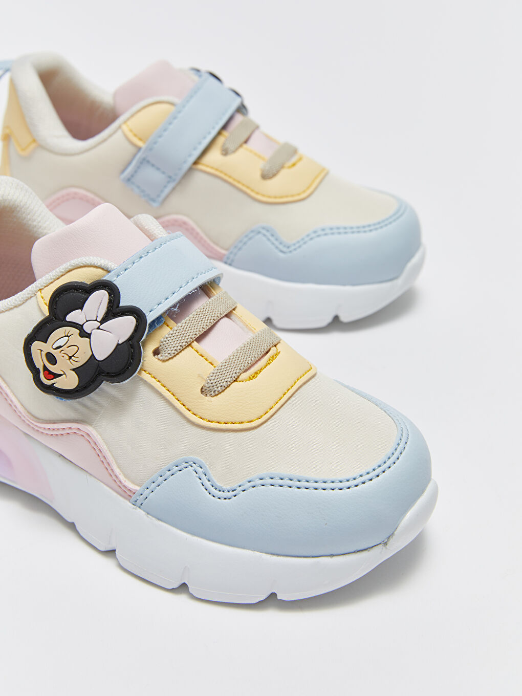 Minnie Mouse Patch Detailed Sole Illuminated Baby Girl Sneakers-3