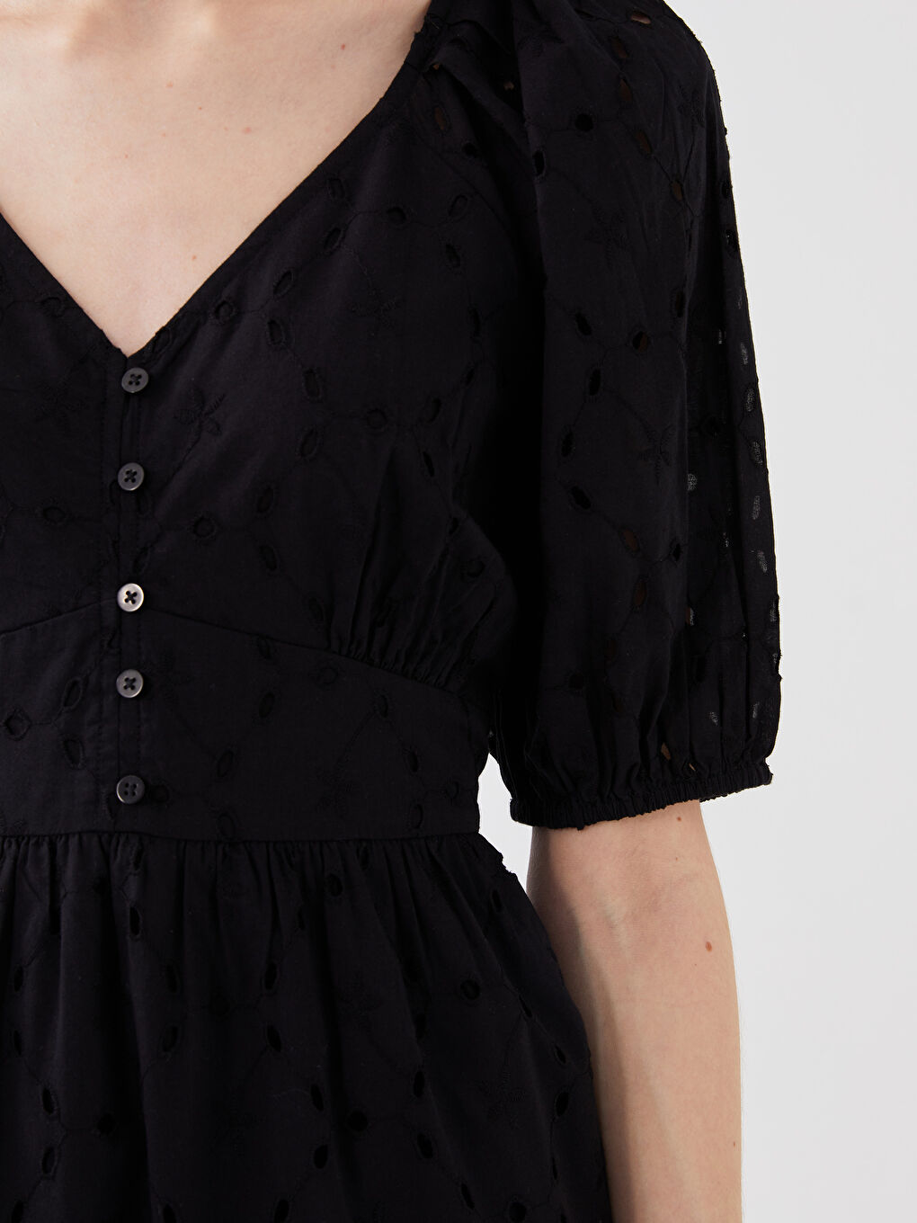 Siyah V Yaka Kendinden Desenli Kısa Kollu Kadın Elbise-3