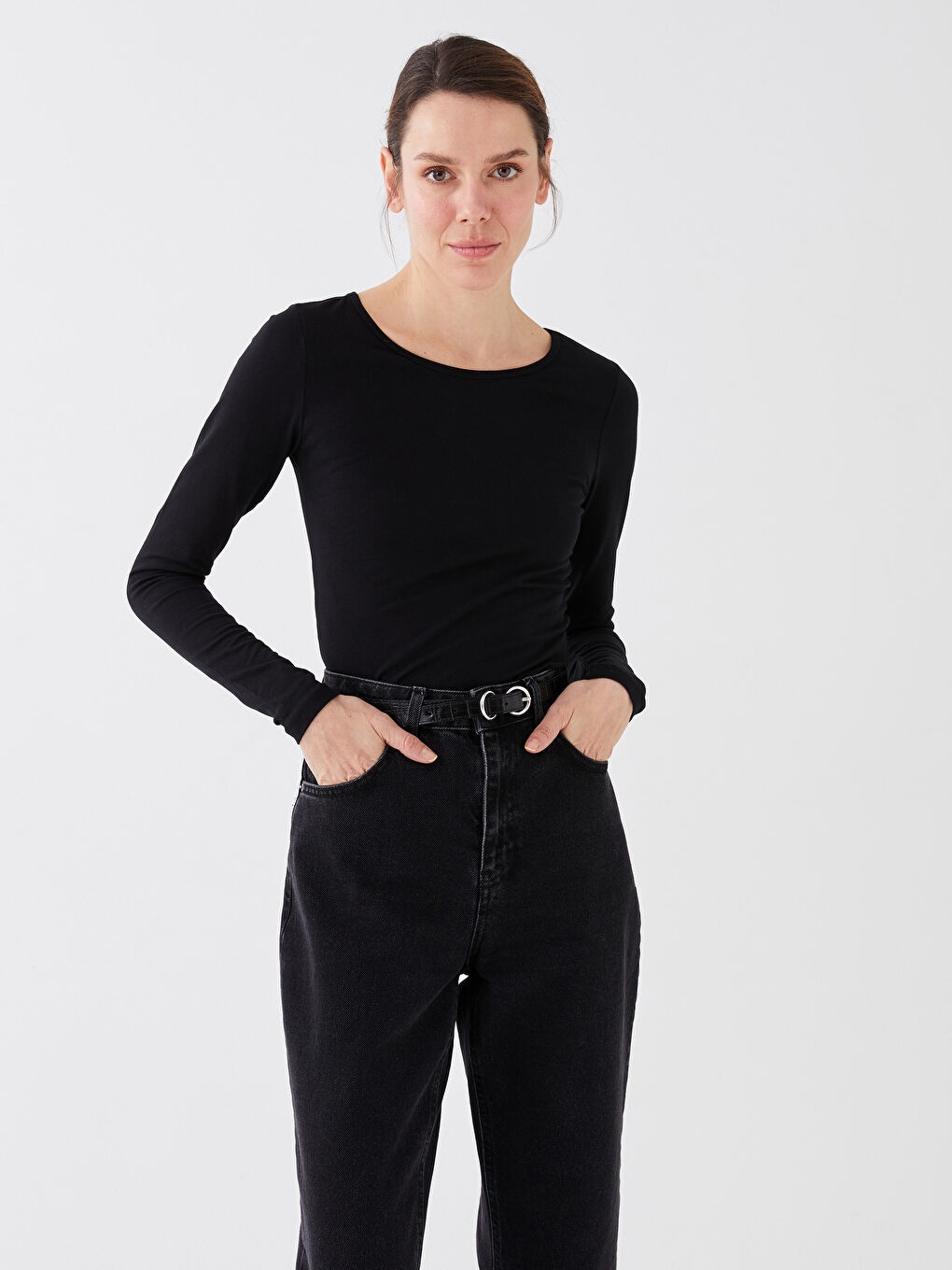 Әйелдерге арналған ұзын жеңді өрнексіз дөңгелек жағалы футболка