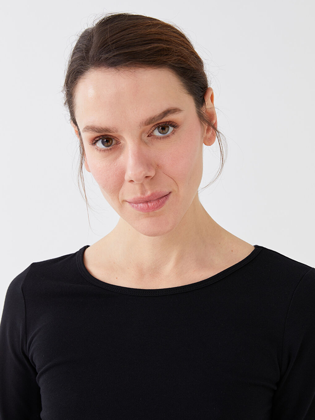 Әйелдерге арналған ұзын жеңді өрнексіз дөңгелек жағалы футболка-1