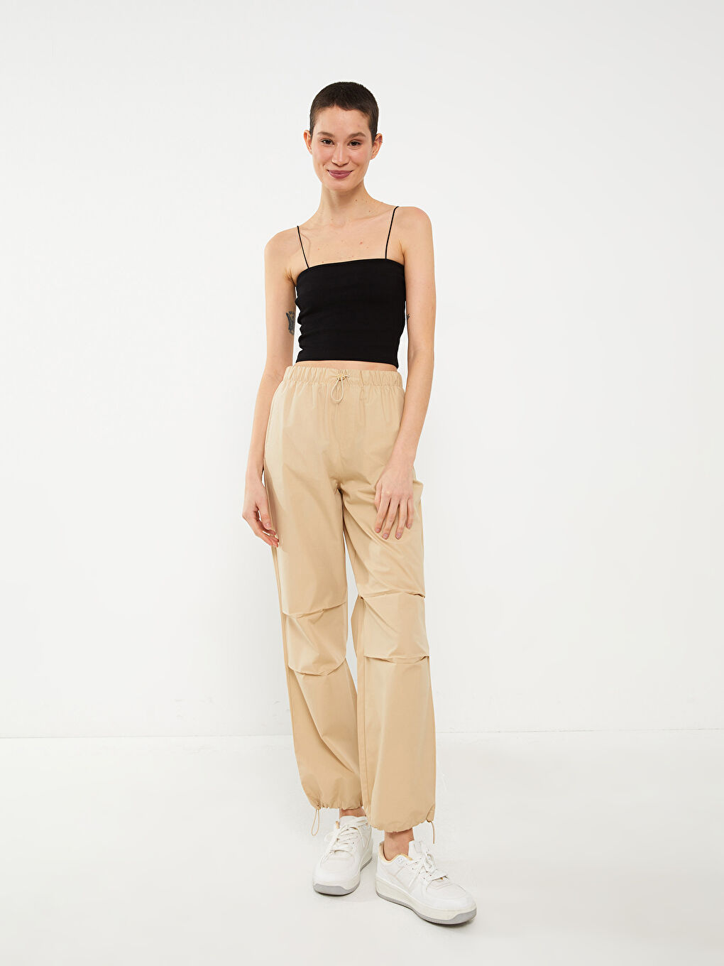 Siyah Kare Yaka Düz Askılı Kadın Crop-2