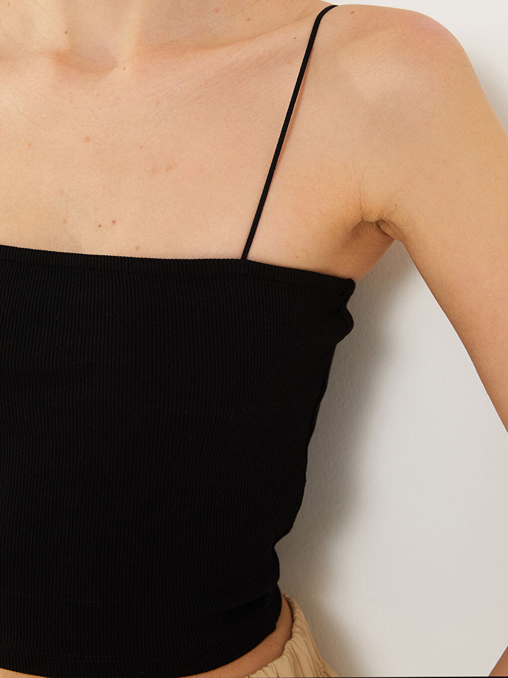 Siyah Kare Yaka Düz Askılı Kadın Crop-3