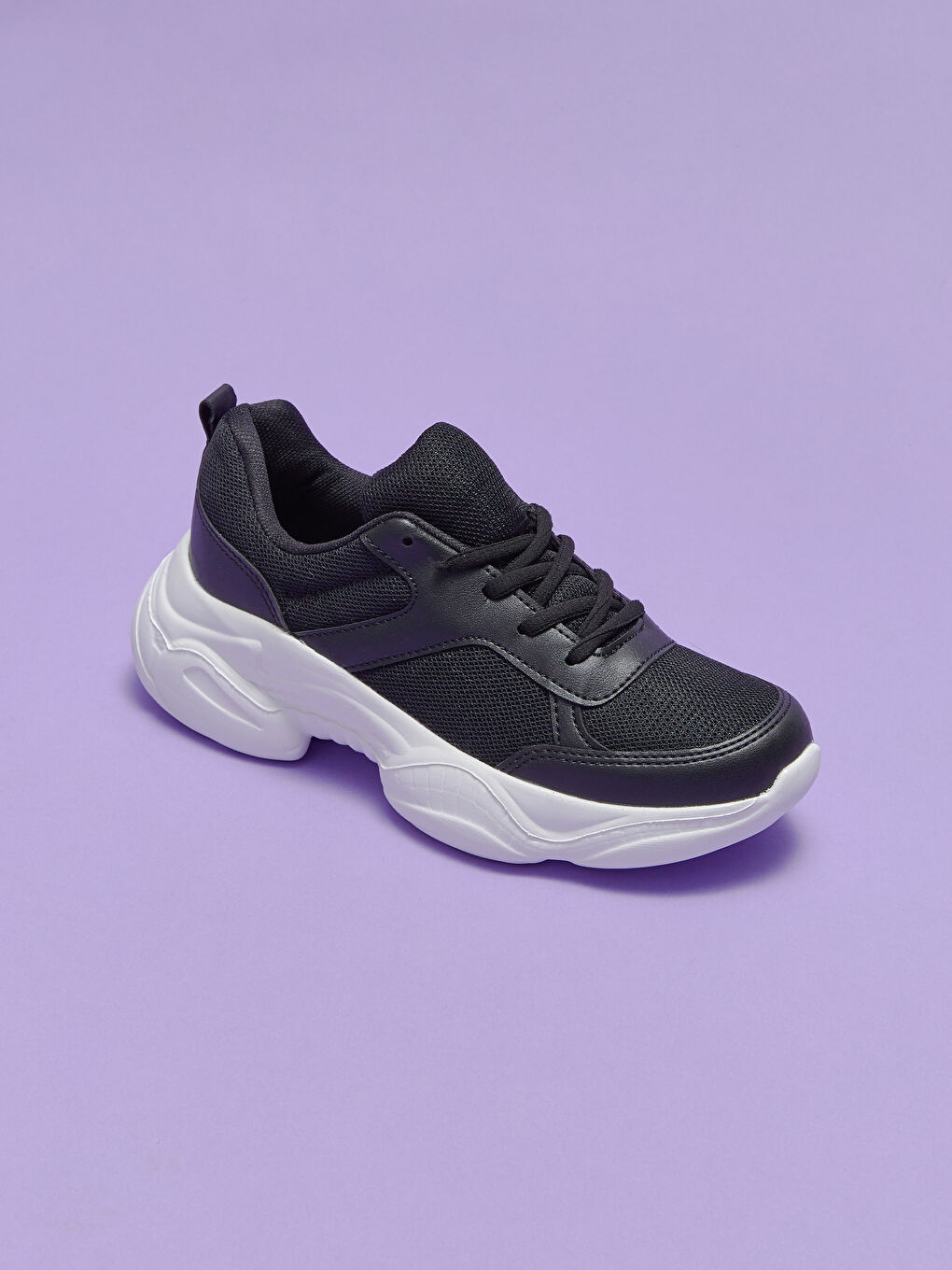 Siyah Sağ Tek Spor Ayakkabı