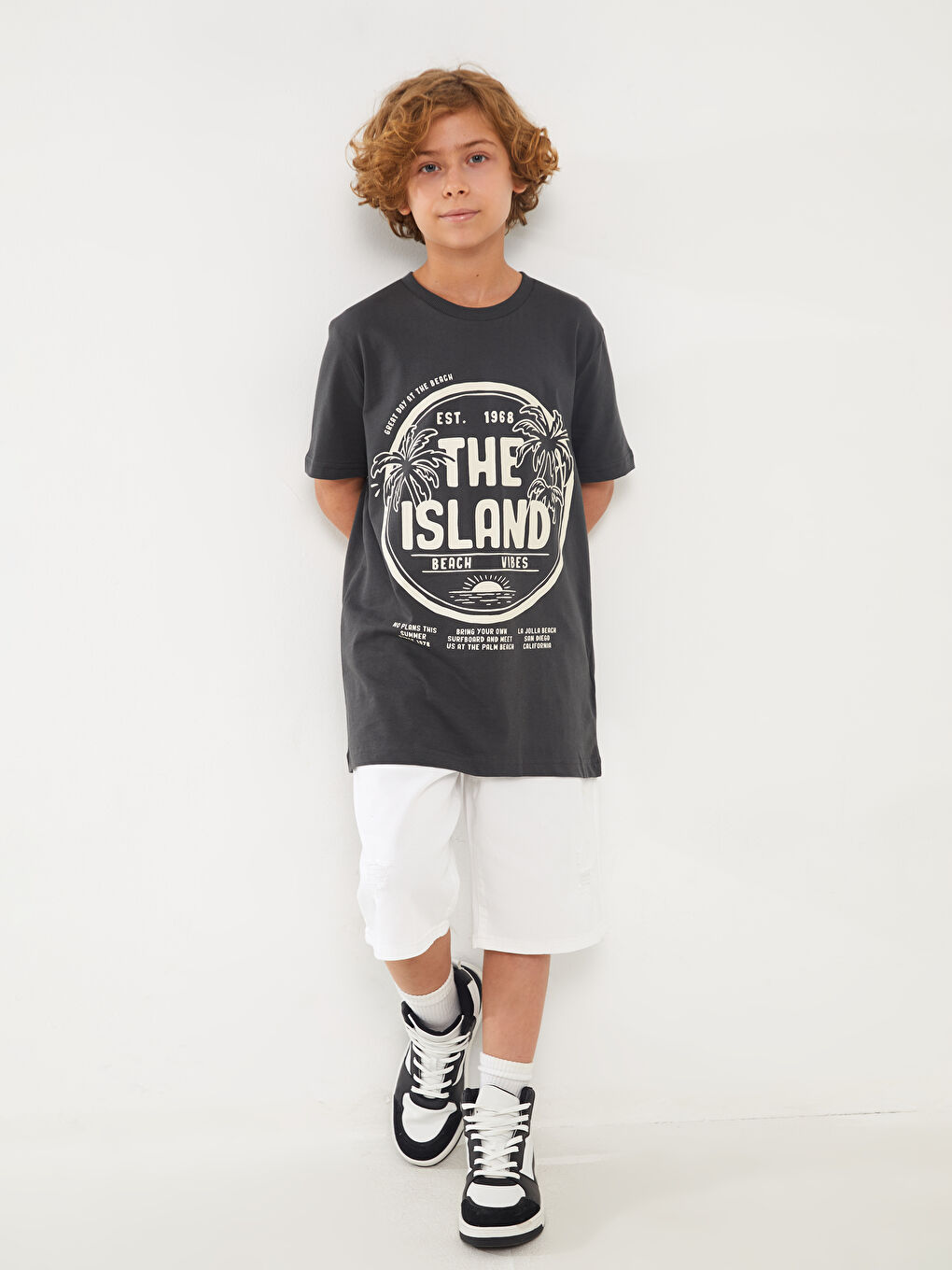 დახეული დეტალებიანი ბიჭის ჯინსის შორტები-1