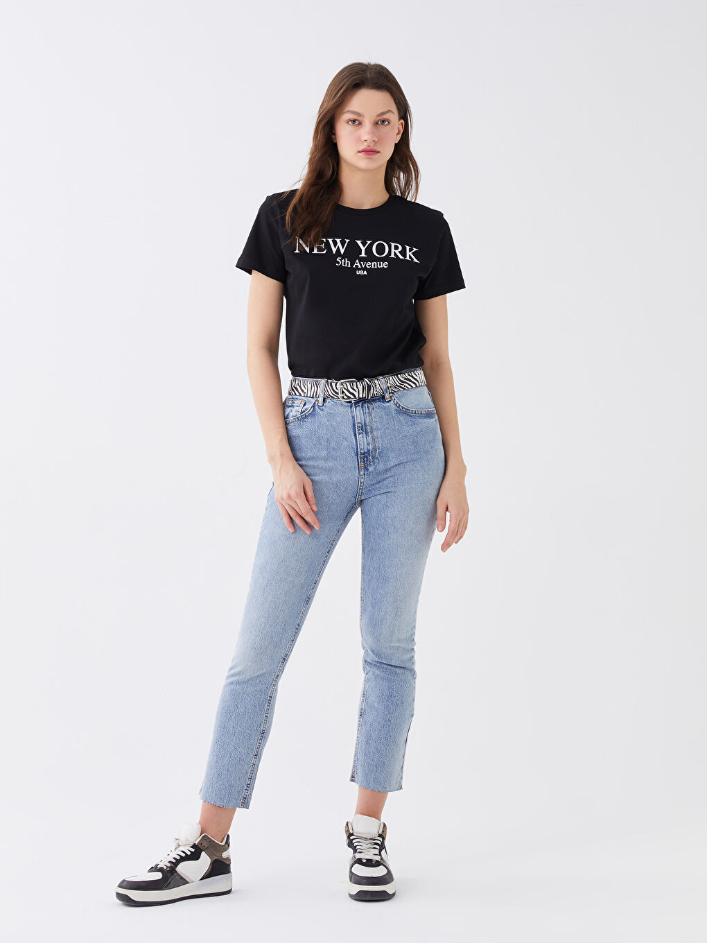 جينز عالي الخصر بقصة مستقيمة للسيدات