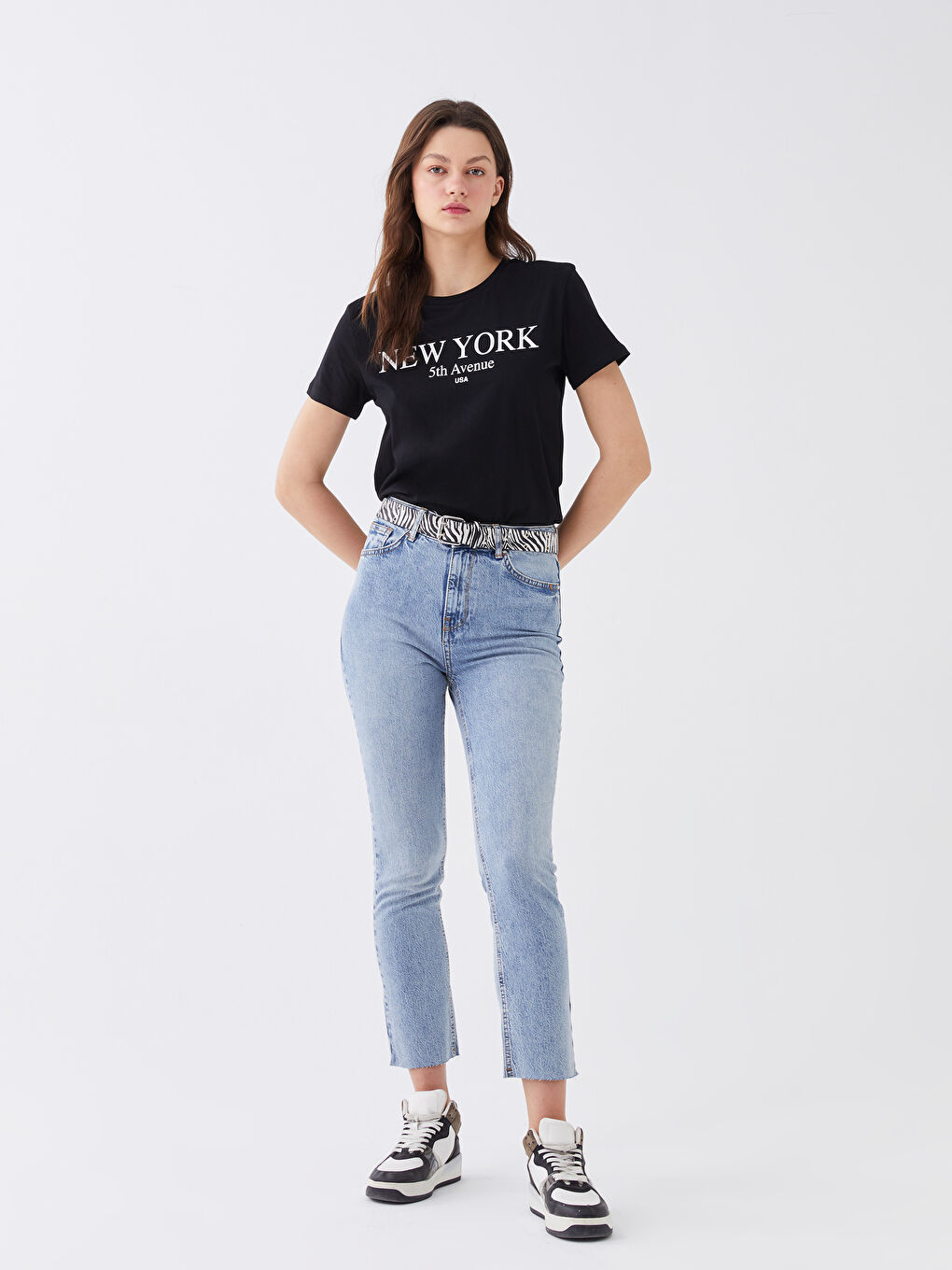 جينز عالي الخصر بقصة مستقيمة للسيدات-1