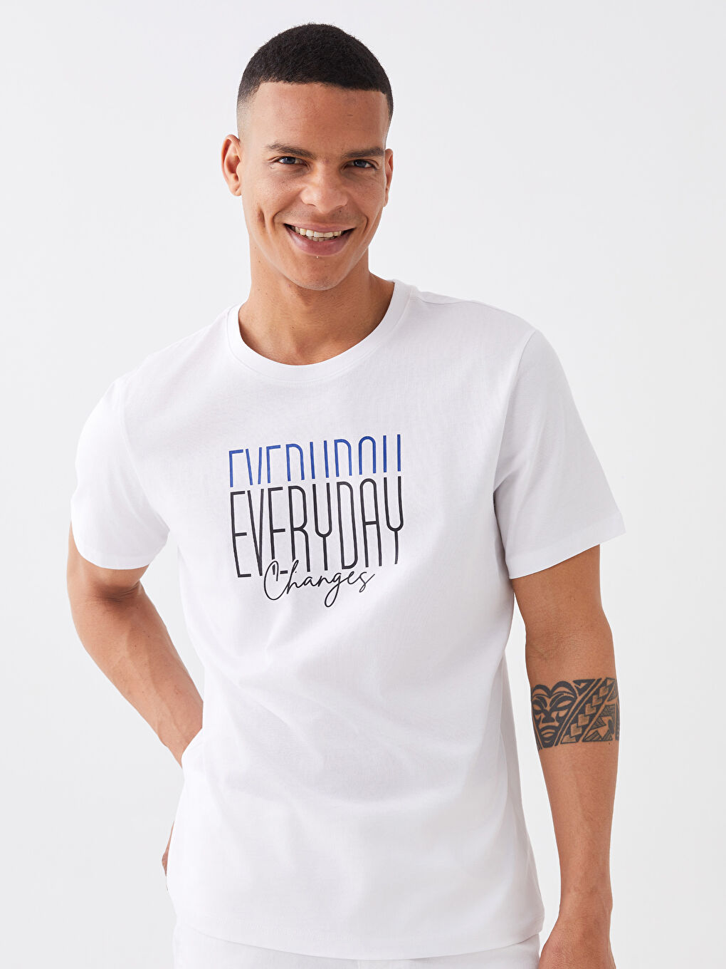 Beyaz Bisiklet Yaka Kısa Kollu Baskılı Penye Erkek Tişört