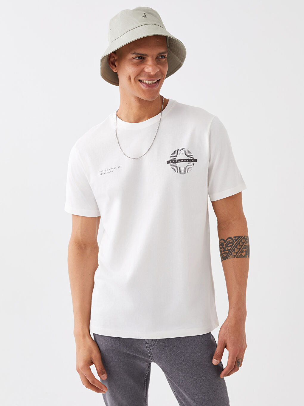 تيشيرت رجالي ياقة دائرية كم قصير مطبوع قطن ممشط-1