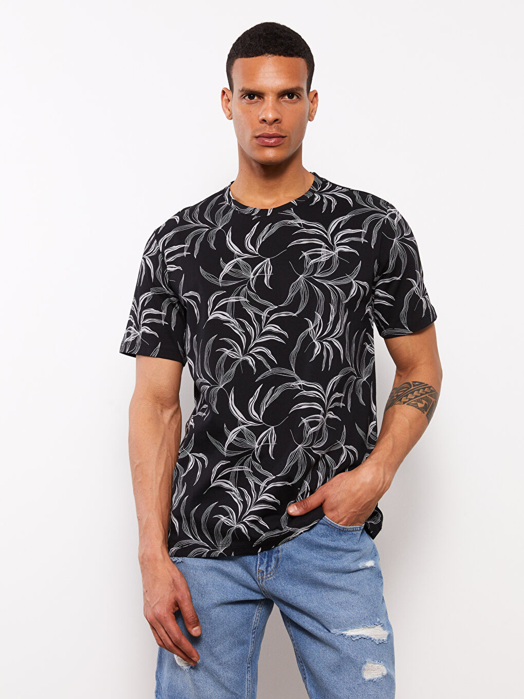 Siyah Bisiklet Yaka Kısa Kollu Baskılı Penye Erkek Tişört