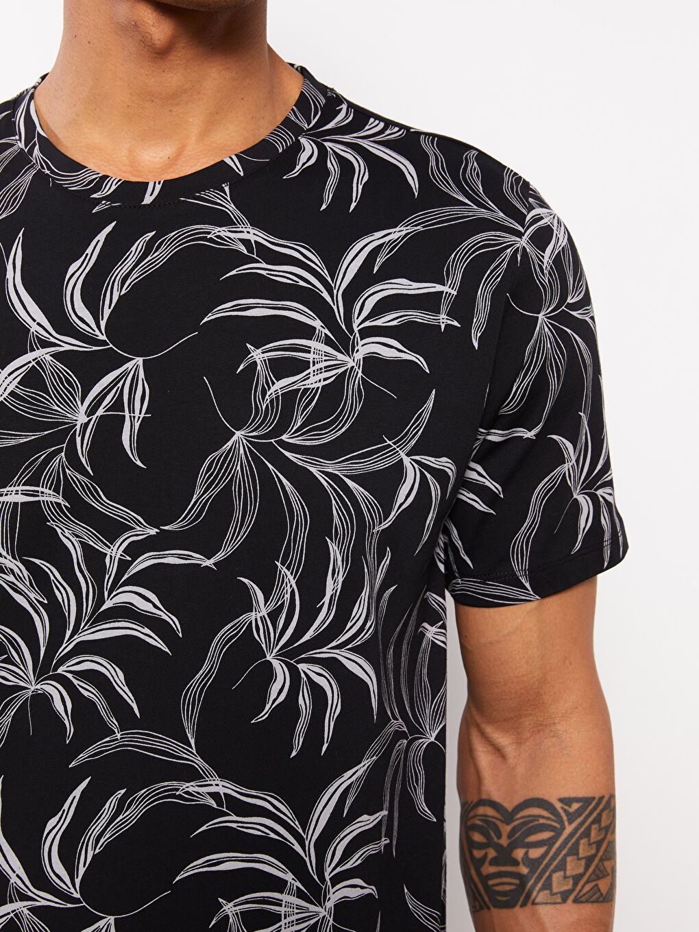 Siyah Bisiklet Yaka Kısa Kollu Baskılı Penye Erkek Tişört-3