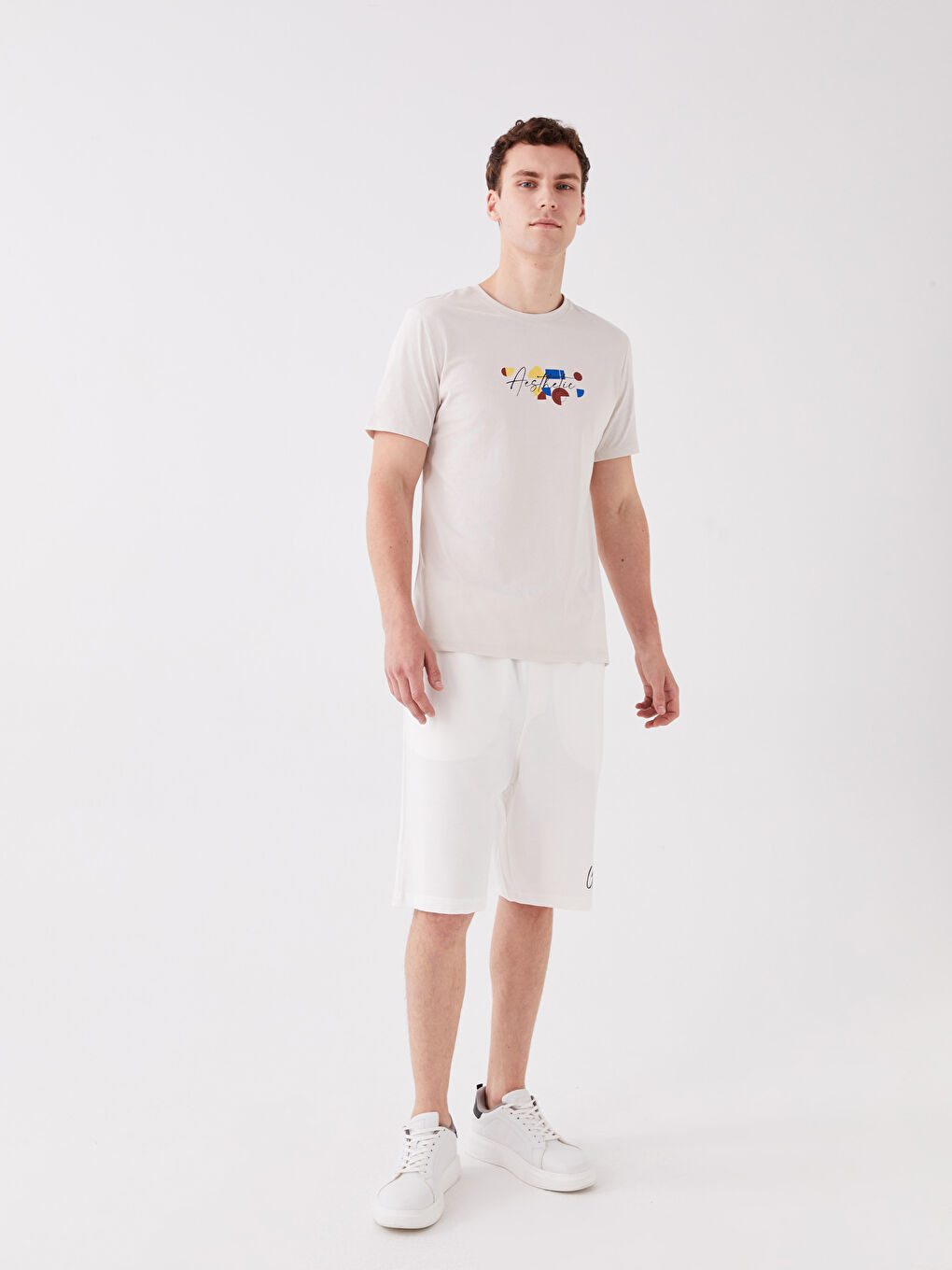 Beyaz Rahat Kalıp Erkek Bermuda Şort