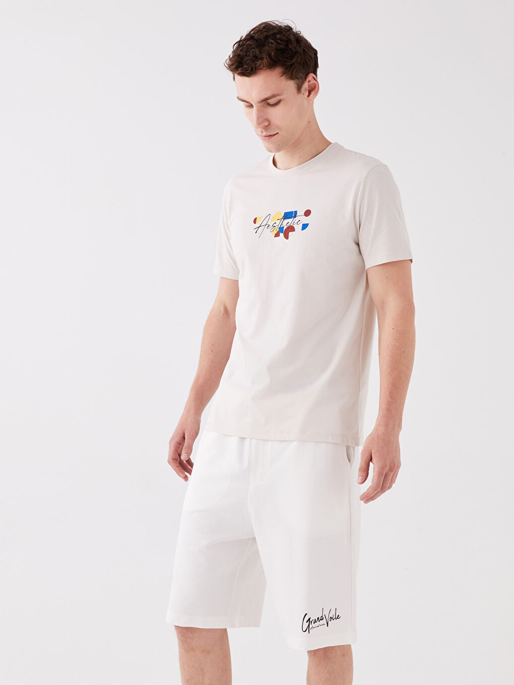 Beyaz Rahat Kalıp Erkek Bermuda Şort-1