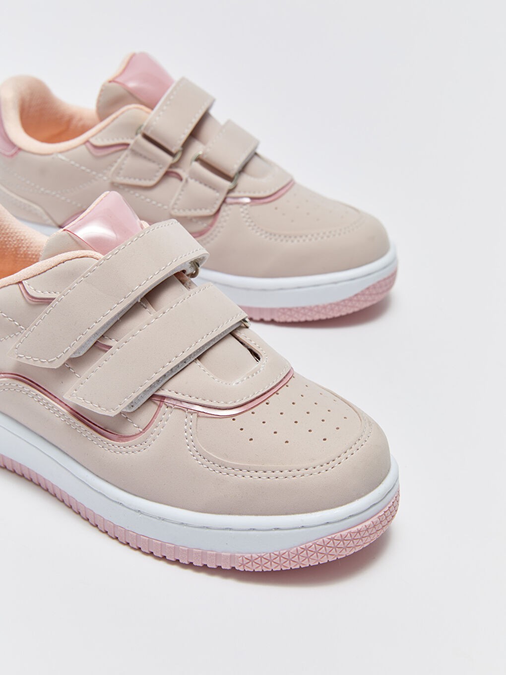 LCW STEPS Klettverschluss-Sneaker für Mädchen -S3FJ22Z4-E6T