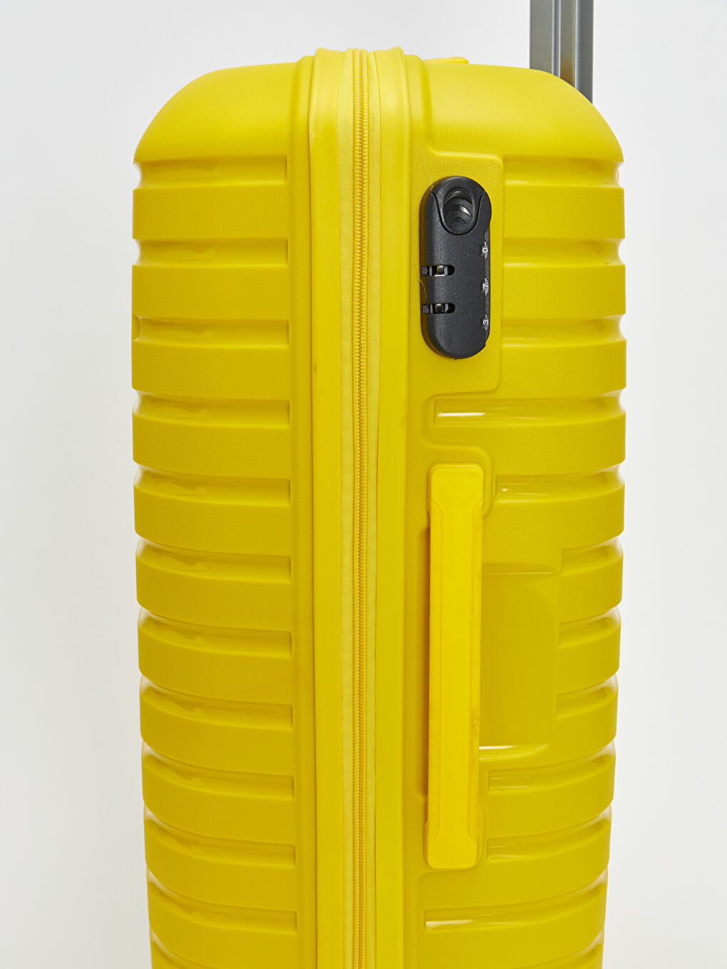 Sarı Kilit Detaylı Orta Boy Valiz-4