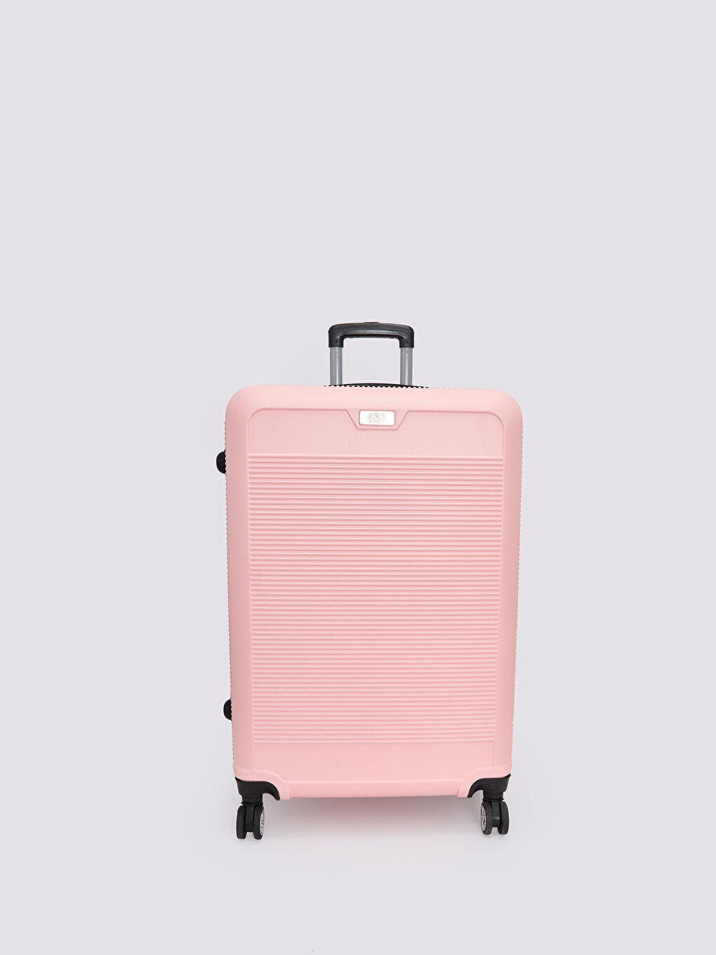 شنطة سفر صغيرة بتفاصيل قفل