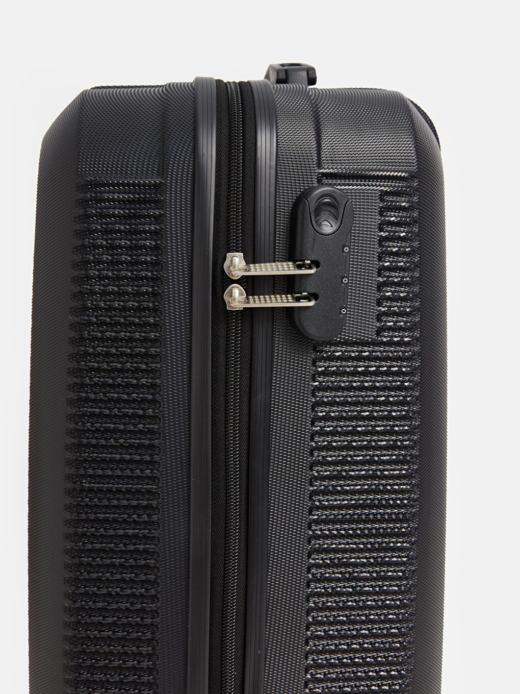 Siyah Kilit Detaylı Orta Boy Kadın Valiz-3