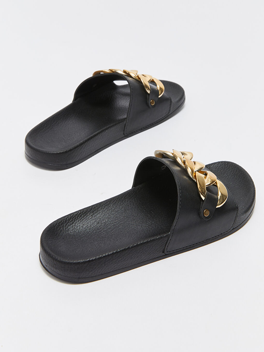 Siyah Deri Görünümlü Tek Bantlı Kadın Terlik-4