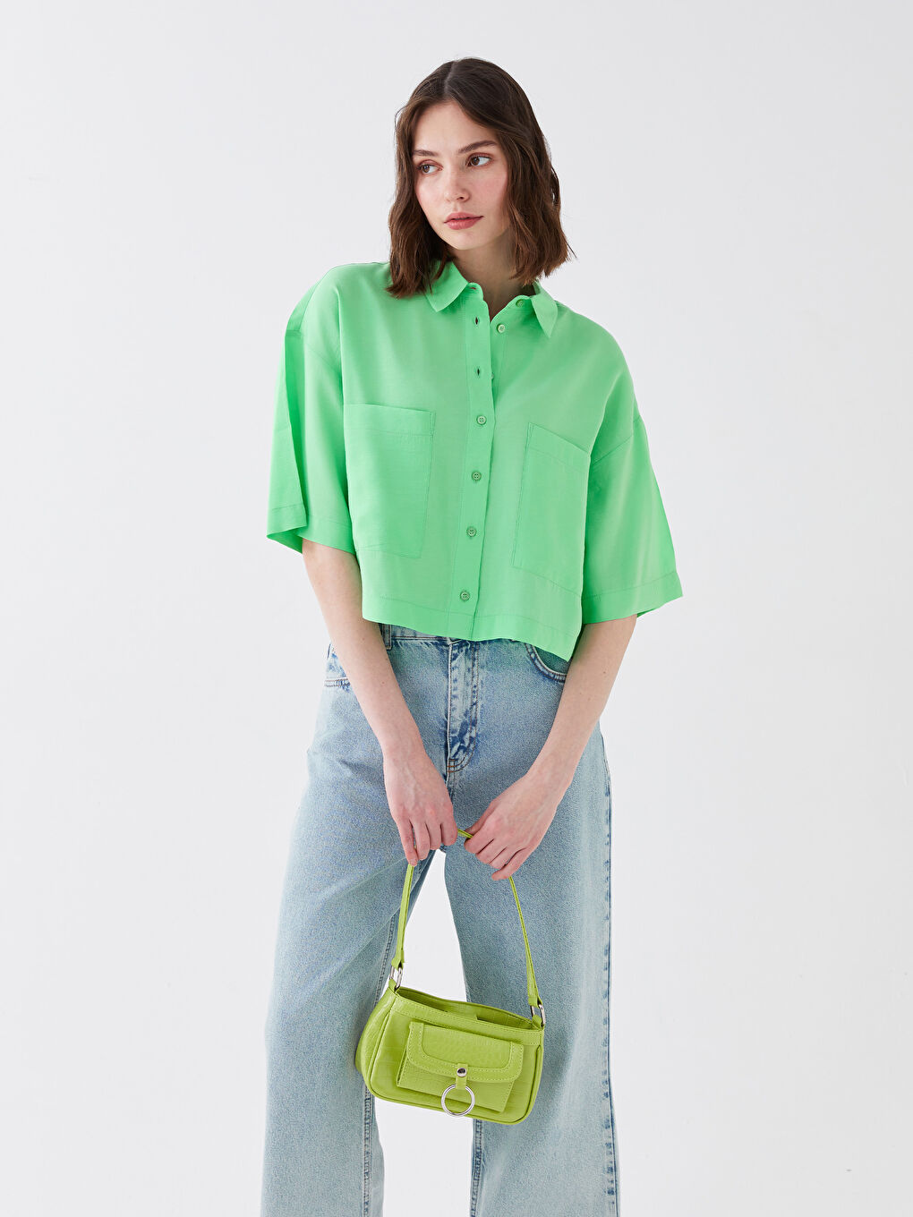 Yeşil Cep Detaylı Kısa Kollu Kadın Crop Gömlek