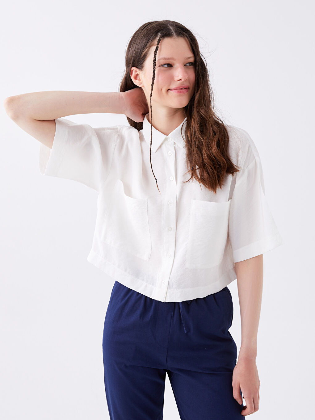 Beyaz Cep Detaylı Kısa Kollu Kadın Crop Gömlek