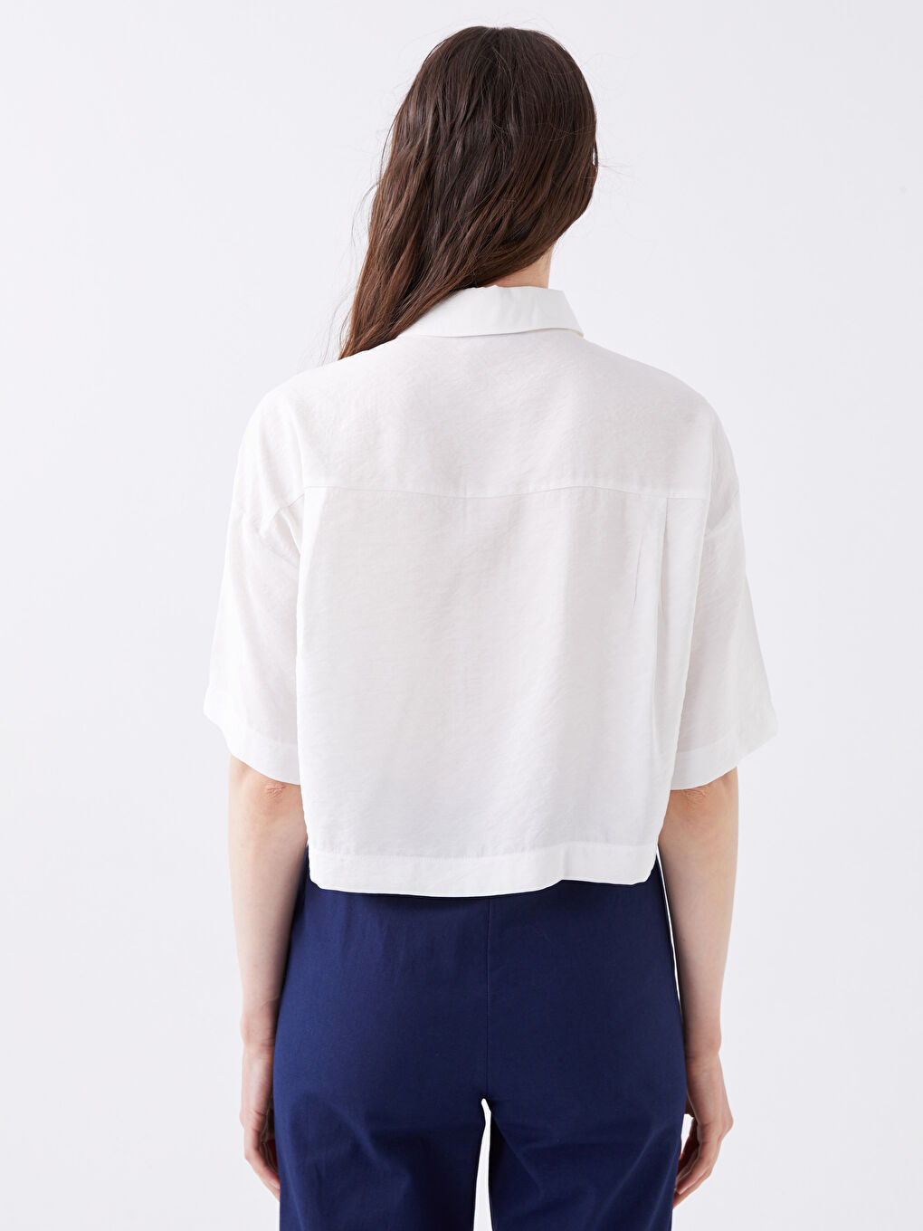 Beyaz Cep Detaylı Kısa Kollu Kadın Crop Gömlek-4