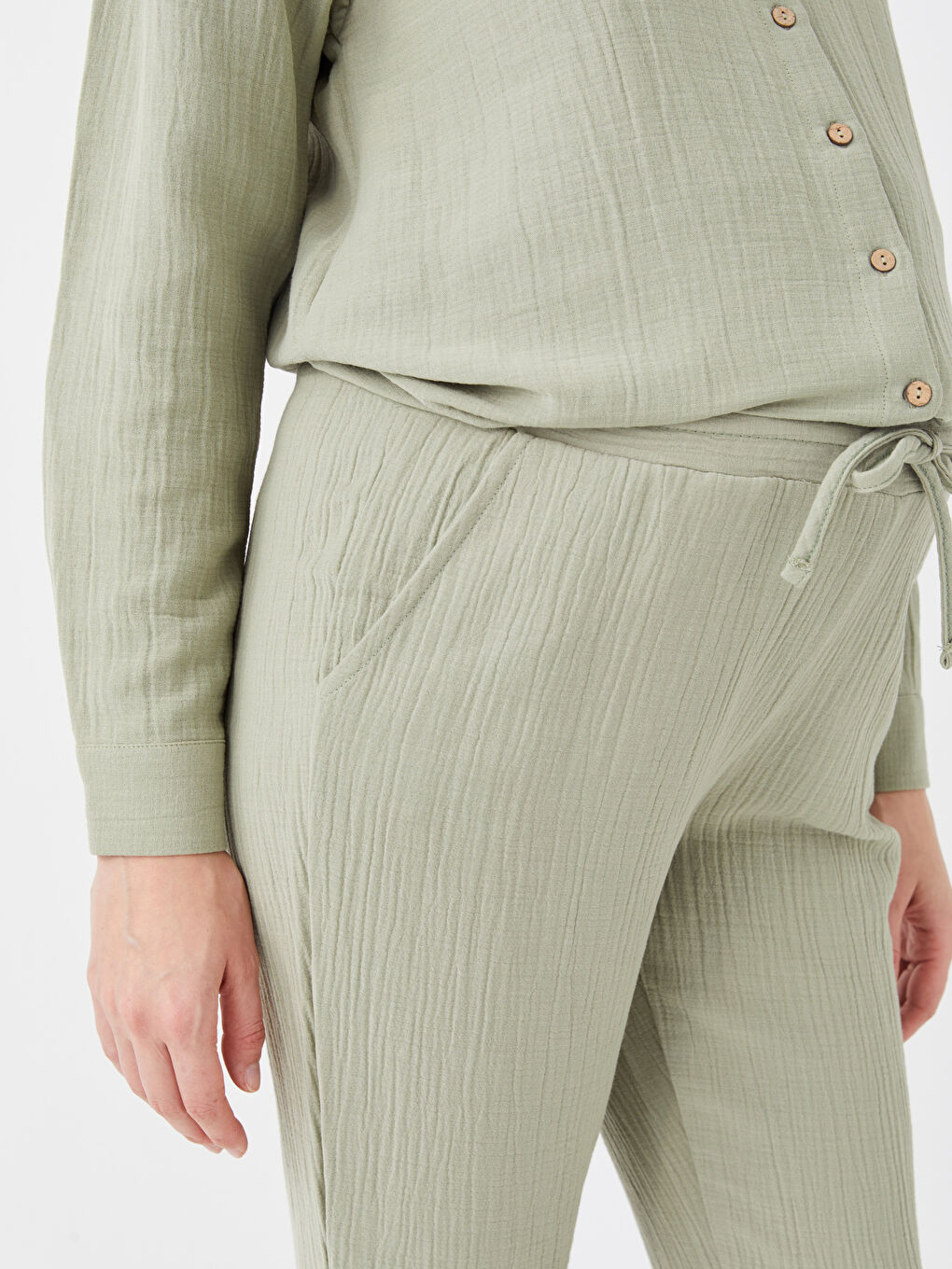 Yeşil Beli Lastikli Düz Müslin Kadın Pantolon-3
