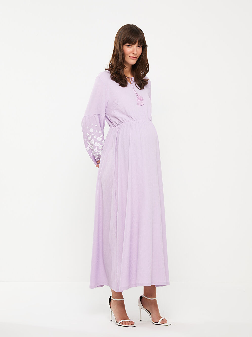 فستان حمل بياقة مربوطة كم طويل كِشكِش سادة-1