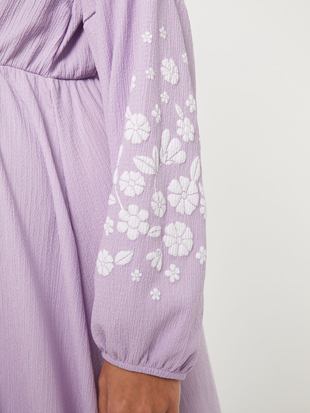 فستان حمل بياقة مربوطة كم طويل كِشكِش سادة-3