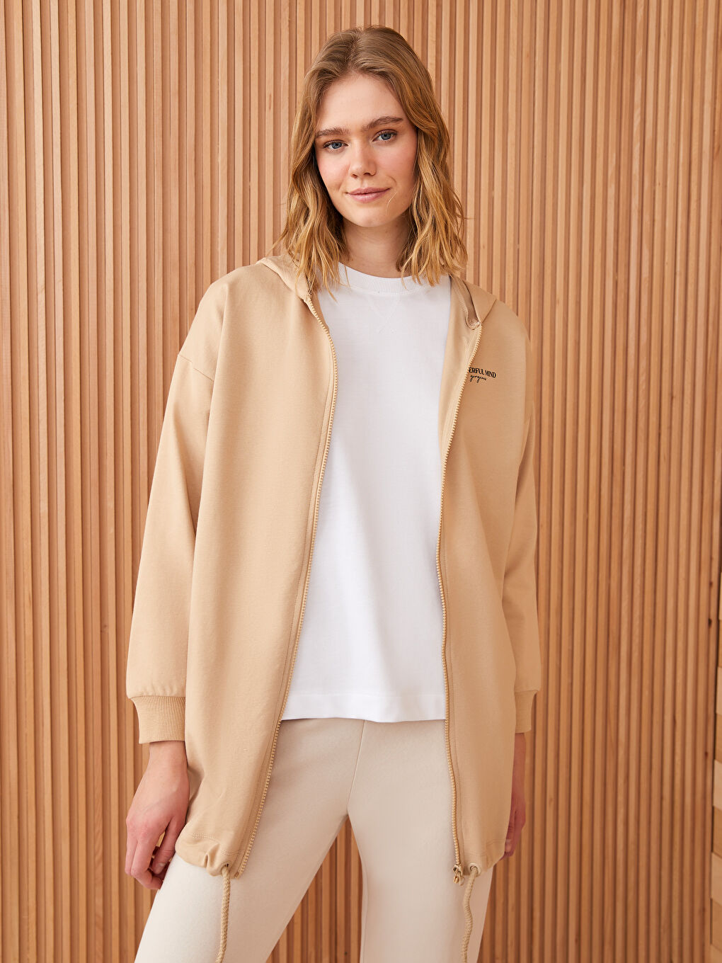 Bej Kapüşonlu Baskılı Uzun Kollu Oversize Kadın Spor Hırka