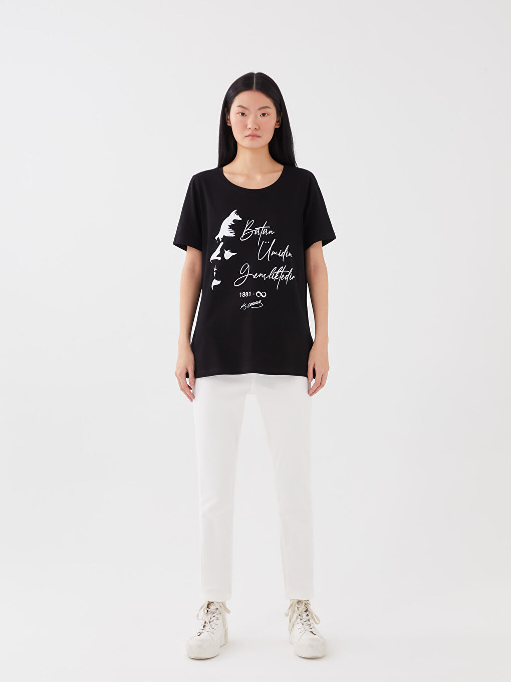 Siyah Bisiklet Yaka Atatürk Baskılı Kadın Tişört-2