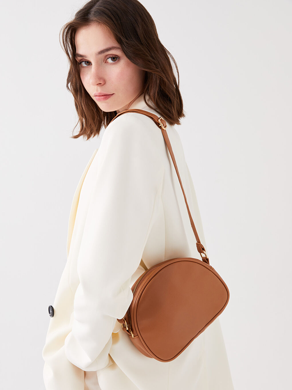 Kahverengi Deri Görünümlü Kadın Çapraz Çanta