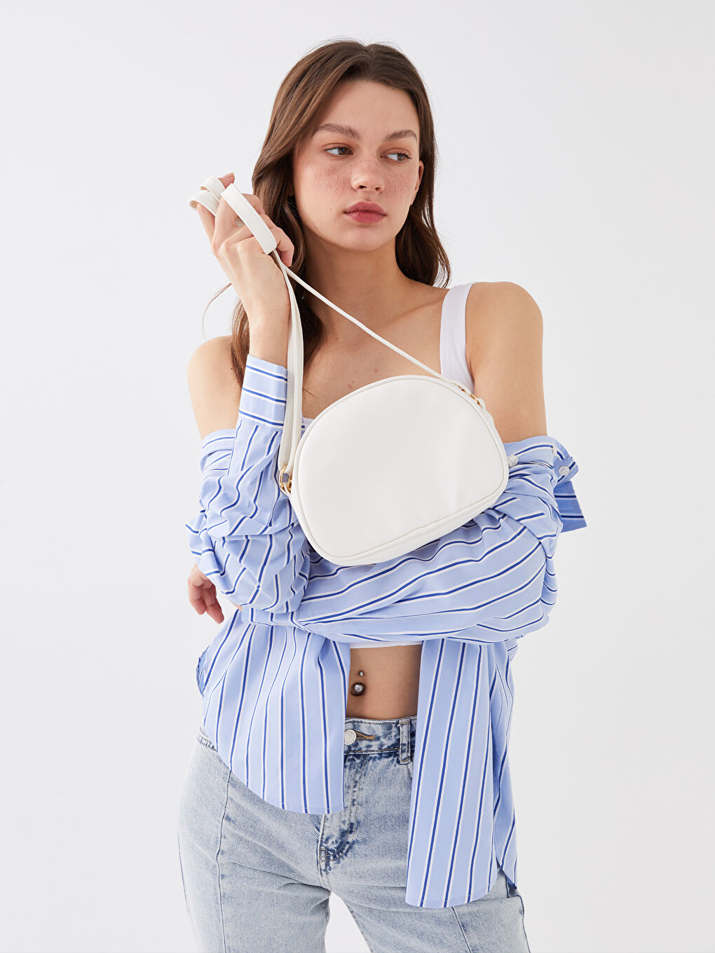 Beyaz Deri Görünümlü Kadın Çapraz Çanta