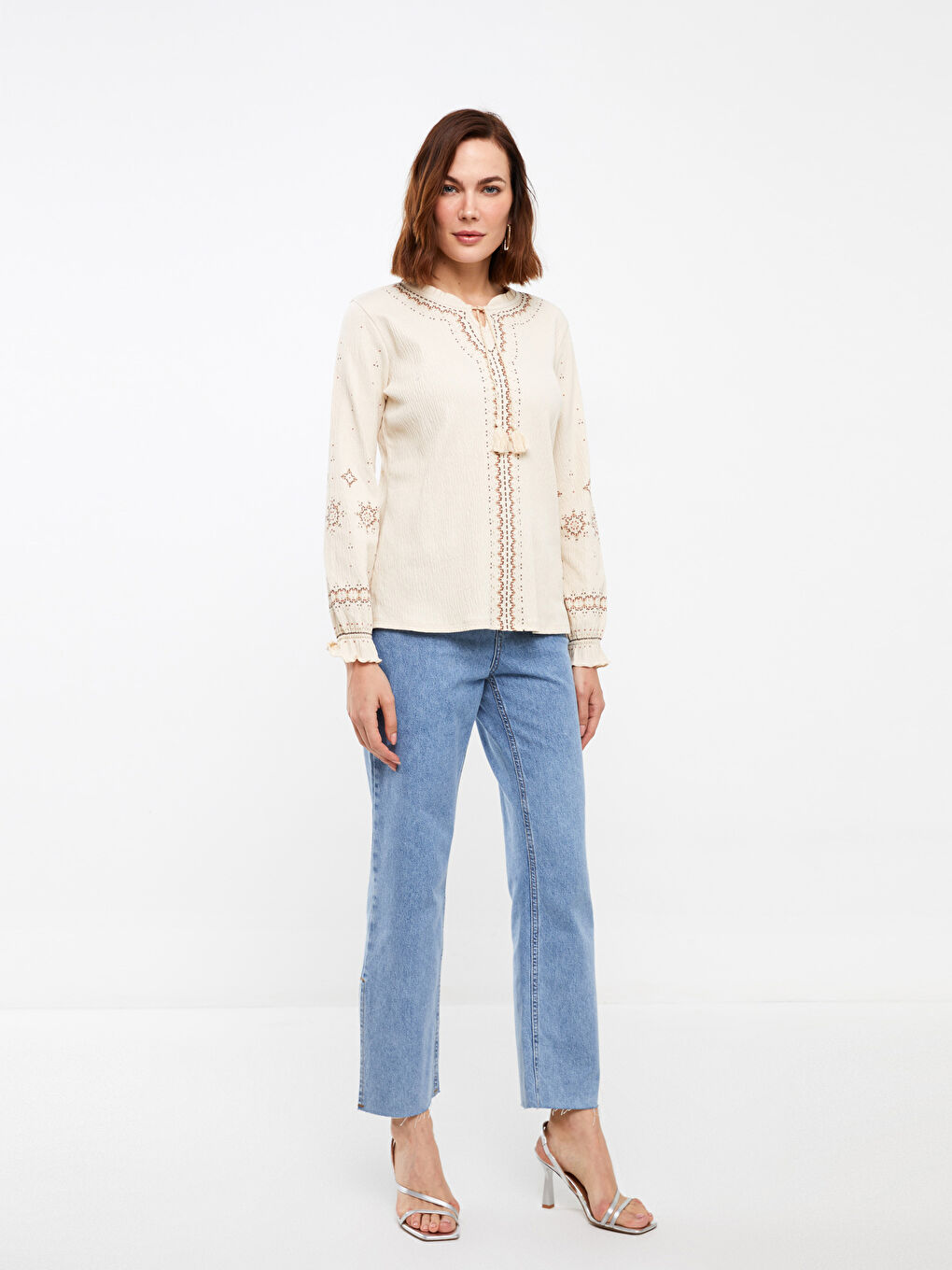 Bej Bağlamalı Yaka Nakışlı Uzun Kollu Kadın Bluz-1