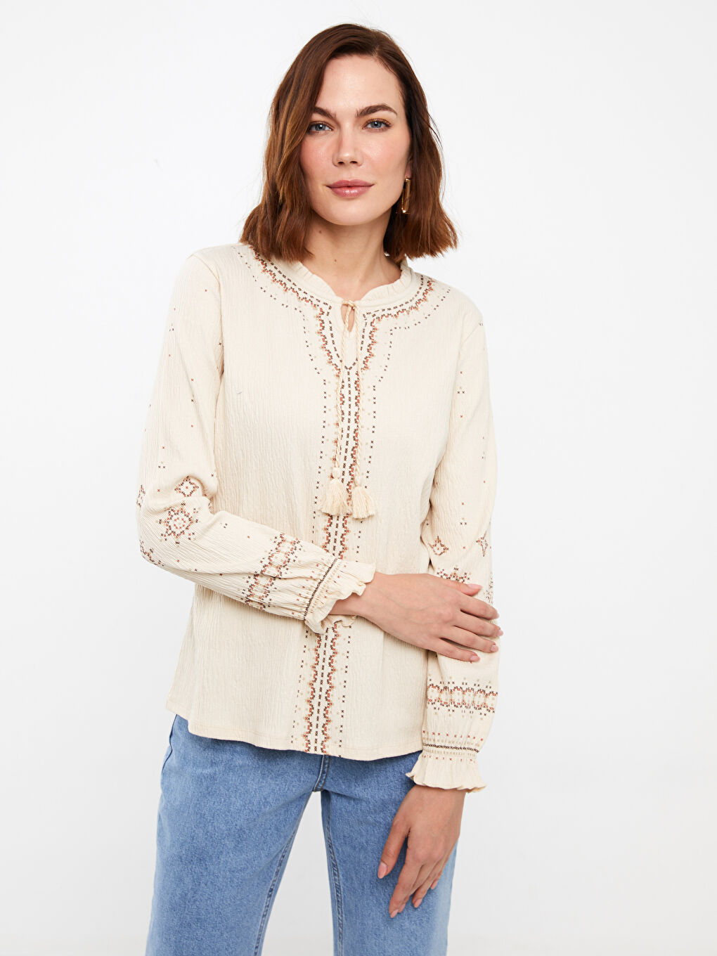 Bej Bağlamalı Yaka Nakışlı Uzun Kollu Kadın Bluz-2