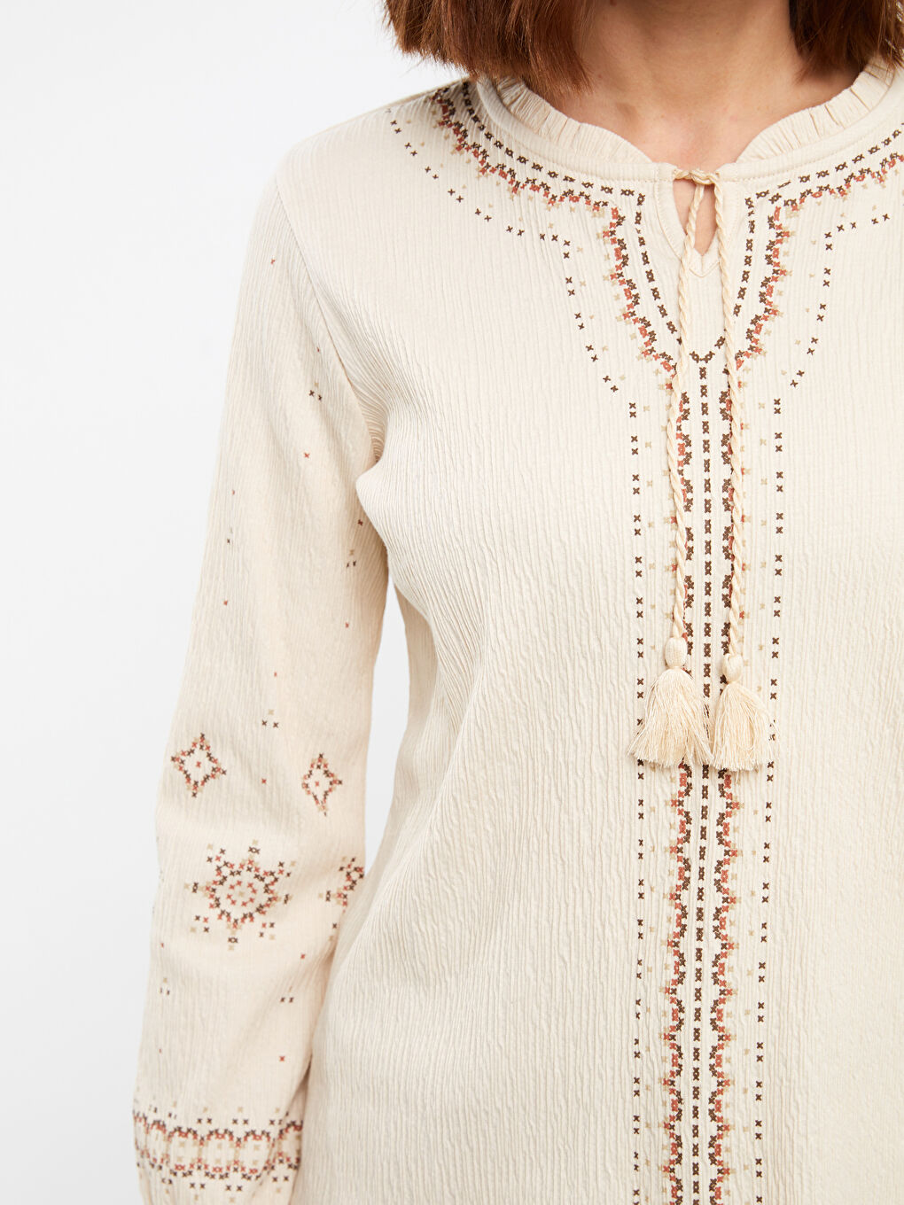 Bej Bağlamalı Yaka Nakışlı Uzun Kollu Kadın Bluz-3