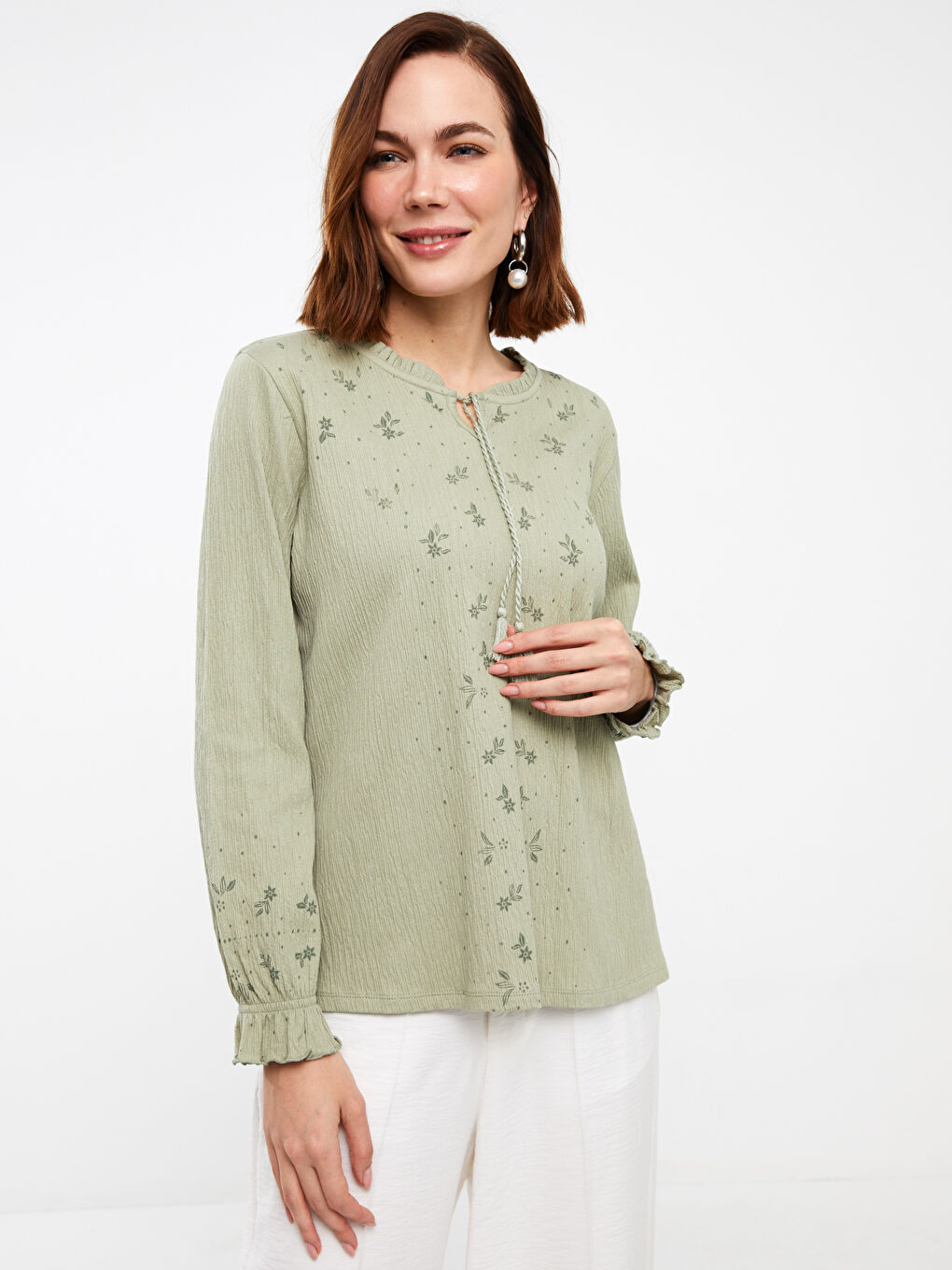 Yeşil Bağlamalı Yaka Nakışlı Uzun Kollu Kadın Bluz