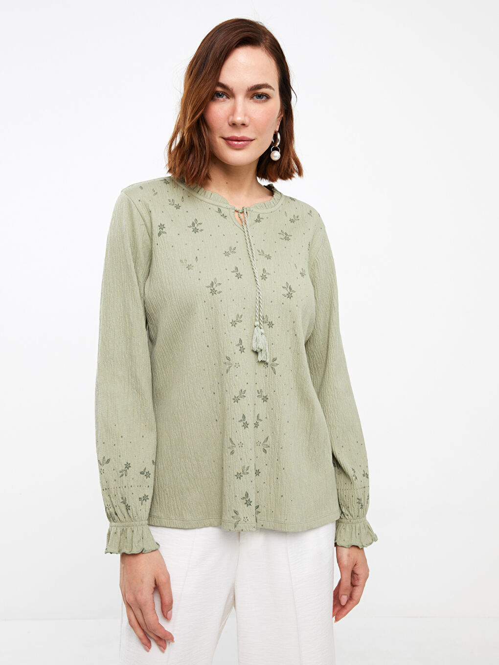 Yeşil Bağlamalı Yaka Nakışlı Uzun Kollu Kadın Bluz-1