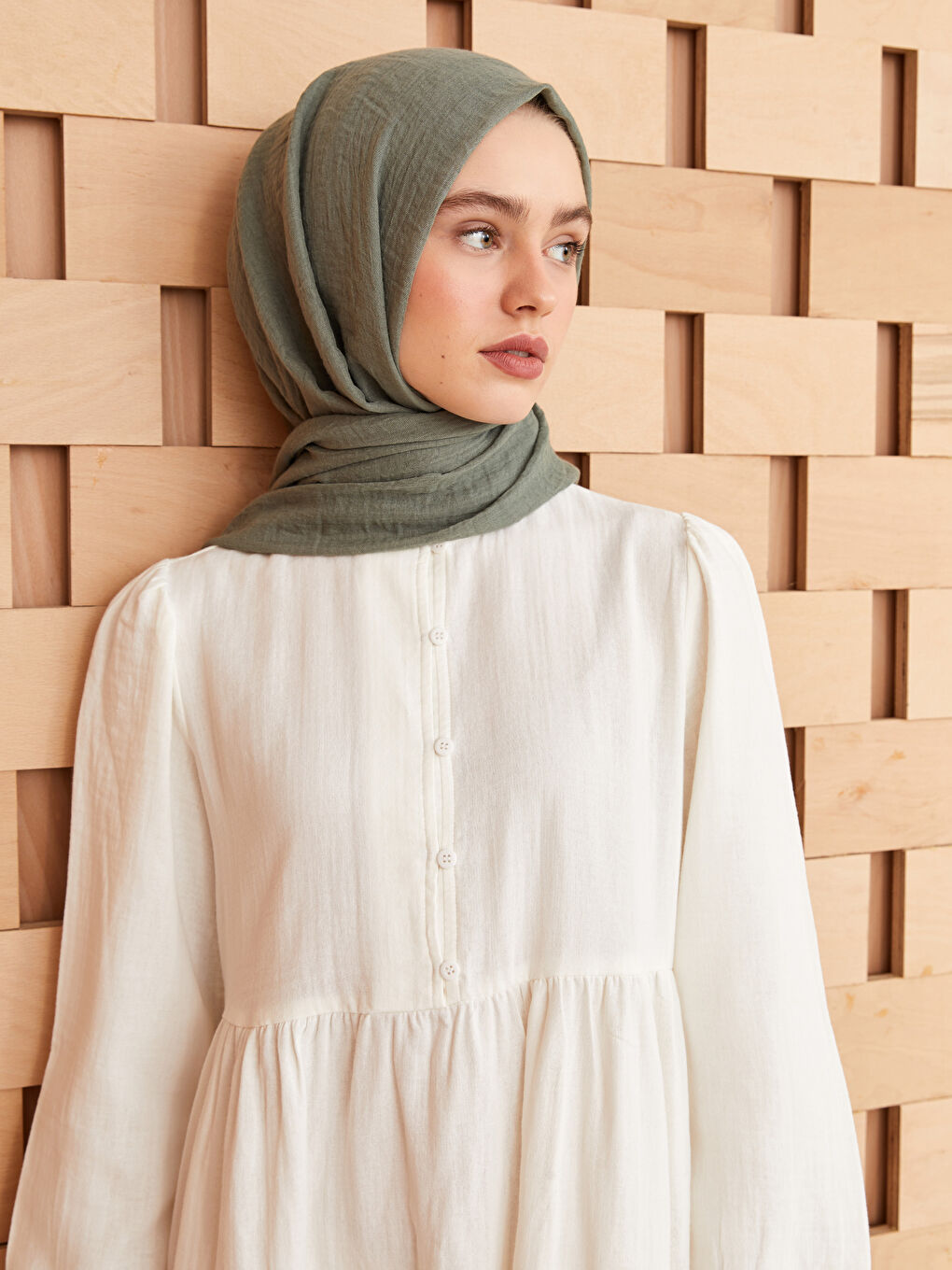 وشاح منسوج للسيدات