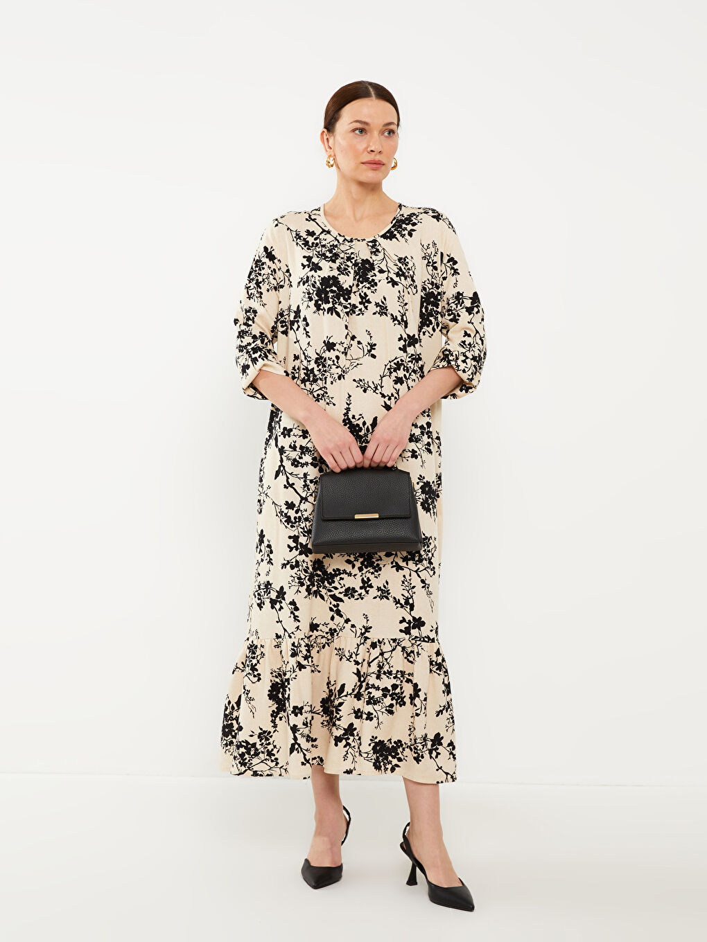 Laikukeページ ruched crescent shoulder bag - Black | Monki WW