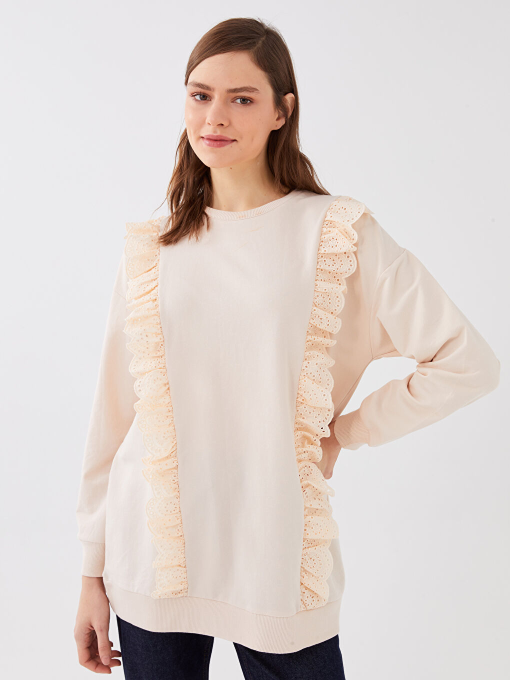 Ekru Bisiklet Yaka Fırfır Detaylı Uzun Kollu Oversize Kadın Sweatshirt Tunik-1